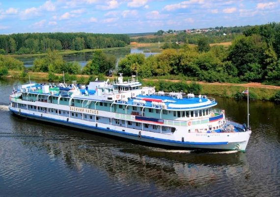 Теплоход «Василий Чапаев»